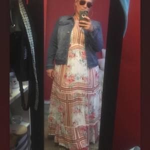 Meet your Posher, Tee